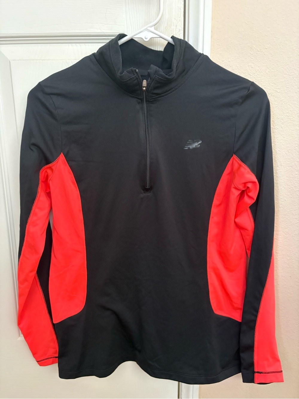 New Balance Women’s Black Red Colorblock Half Zip Pullover M